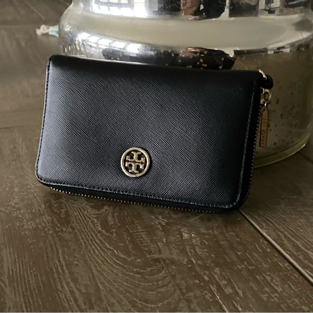TORY BURCH Black Leather Wristlet Wallet